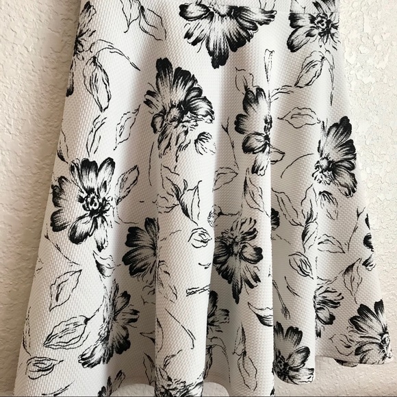 Black and White Floral Dress with Lace Neckline - Picture 2 of 7